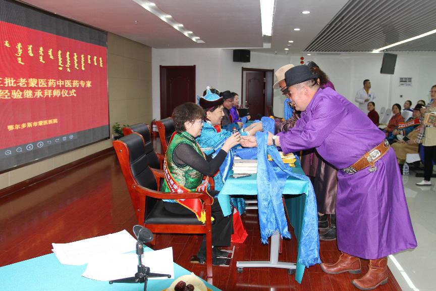 鄂尔多斯市蒙医医院举行自治区,市级第三批老蒙医药中医药专家学术